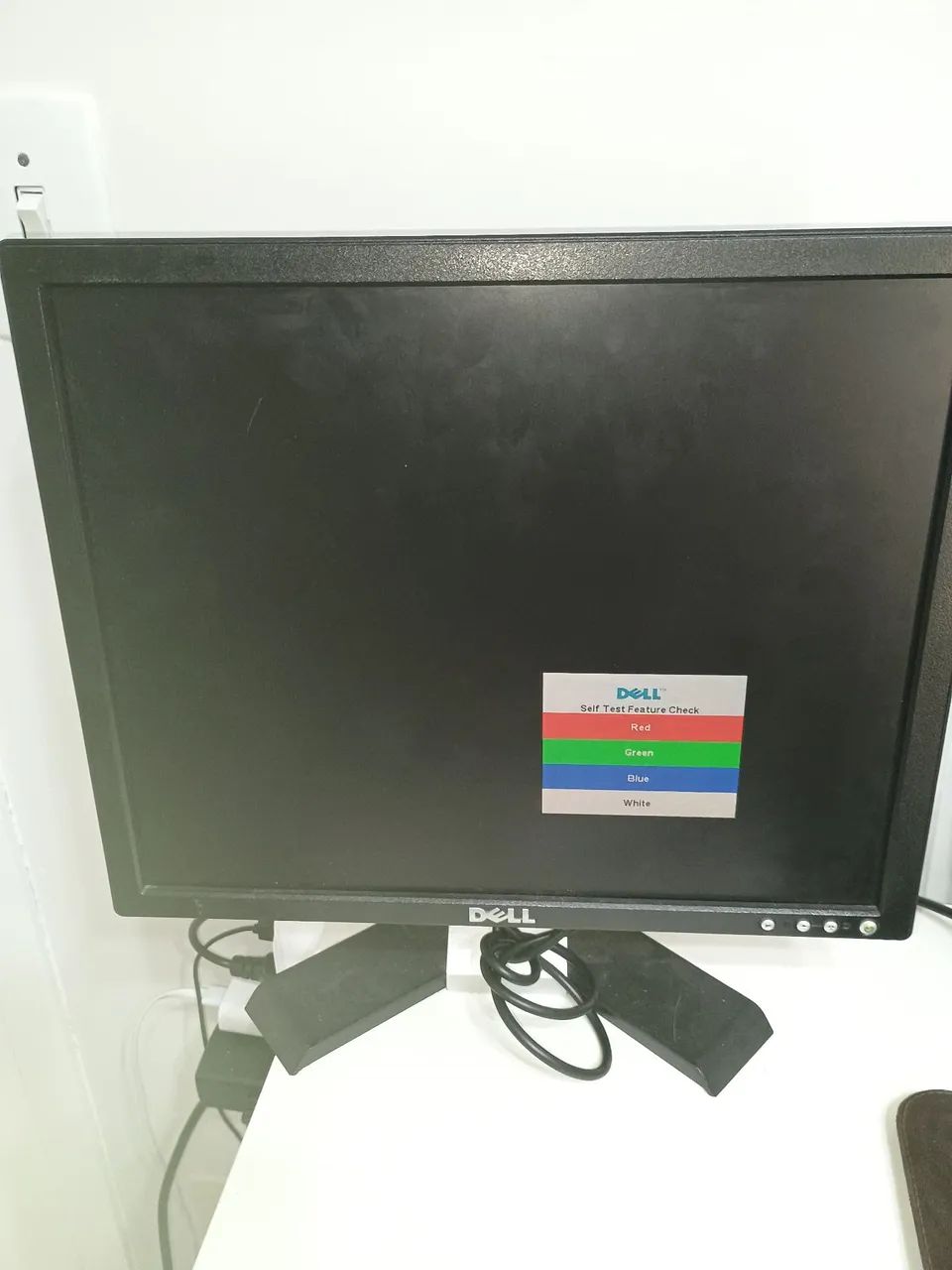 Monitor Dell 27x33 cm