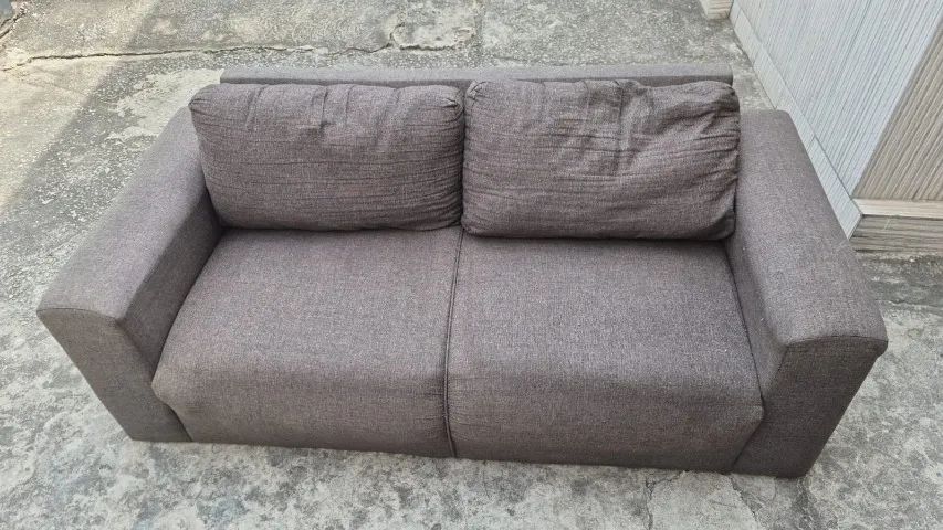 Sofá 2 lugares 1,80 x 0,83 x 0,65m