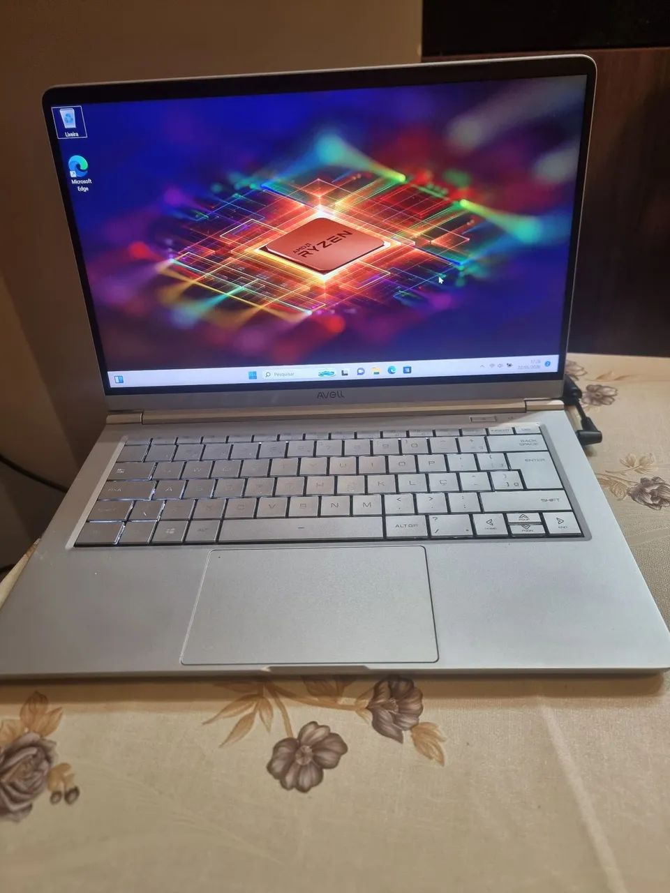 NOTEBOOK AVELL A40 LIV RYZEN 5 3500U SSD DE 256G 