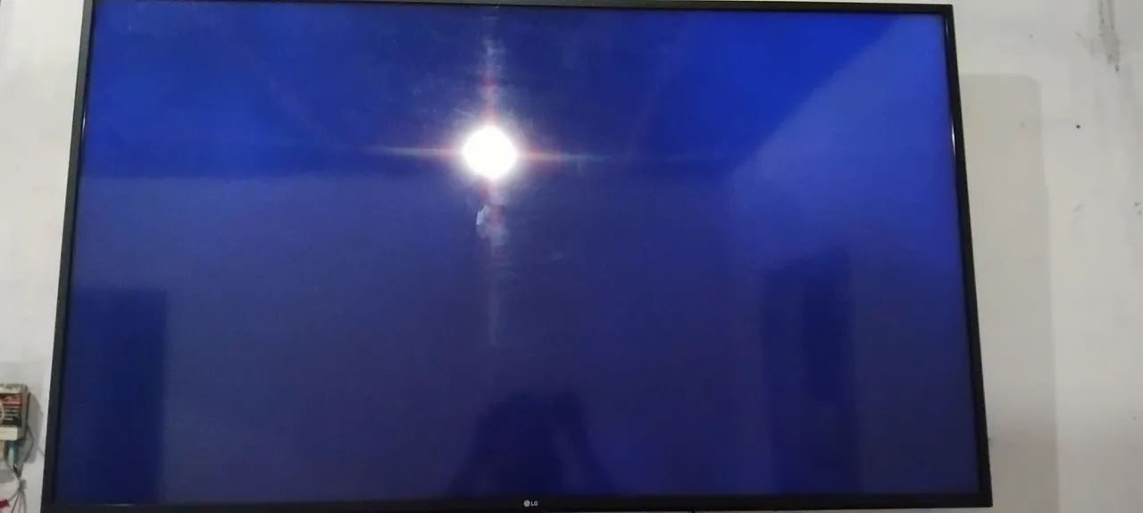 Tv de 60 polegadas LG, tela ficou toda azul do nada . Bem conservada - Foto 2