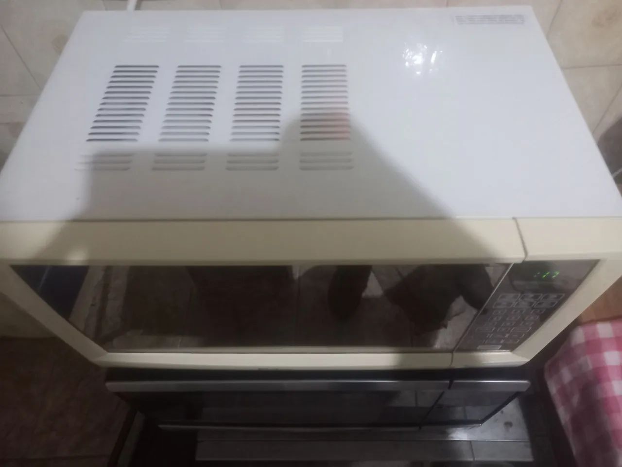 Microondas porta espelhada 20 litros - Foto 4