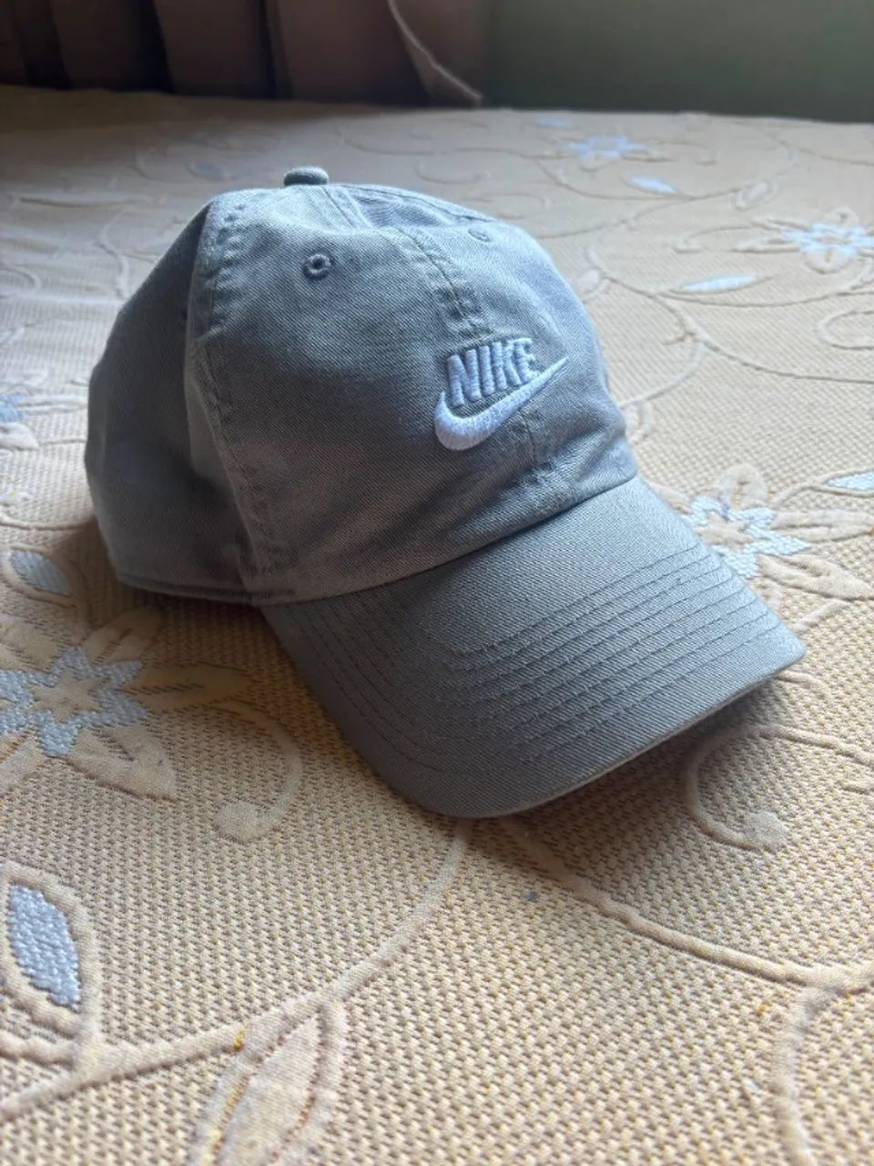 Boné nike club cinza 