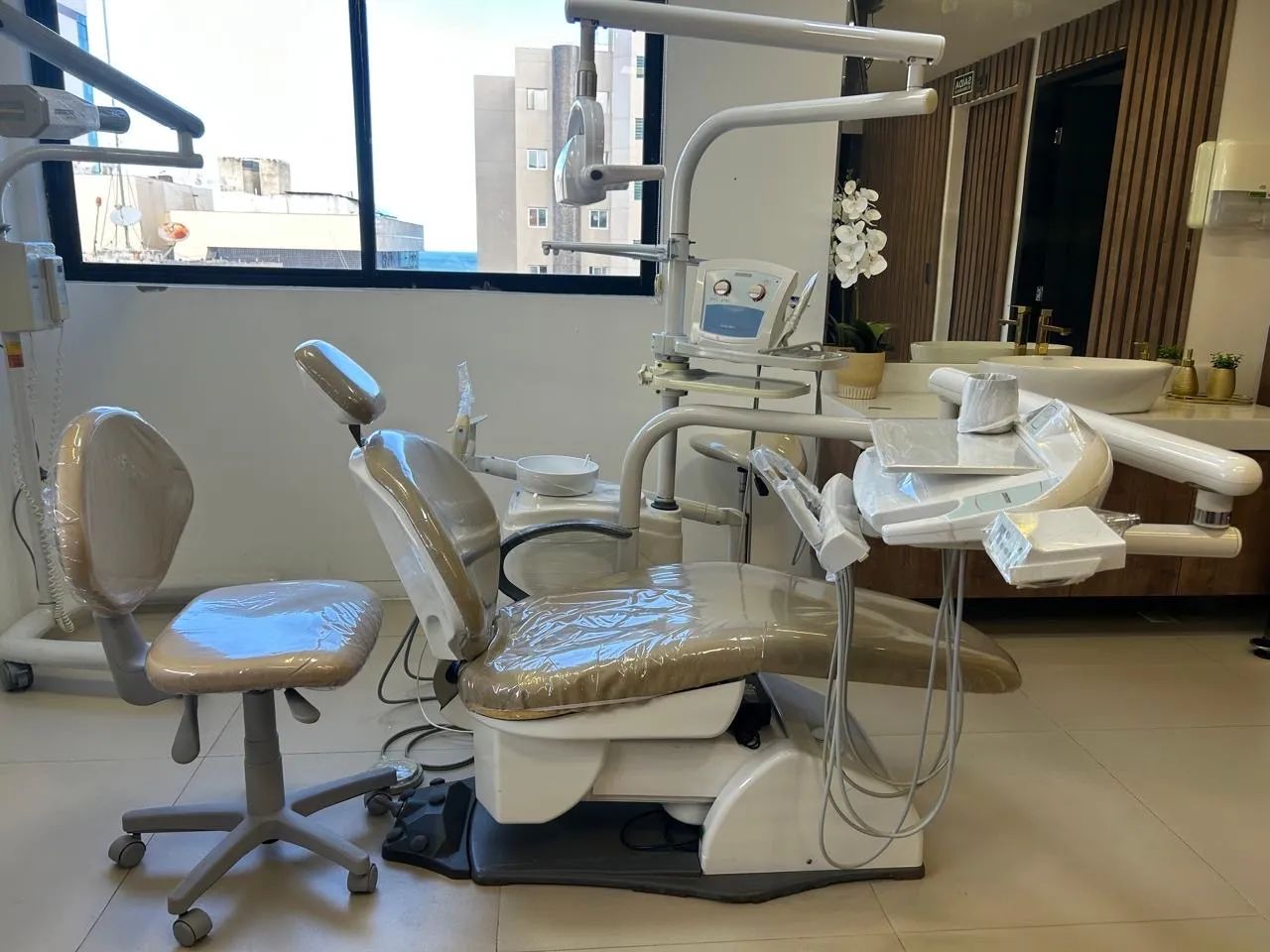 Vendo cadeira odontológica com tudo o que vc precisa para montar seu consultório.  - Foto 2