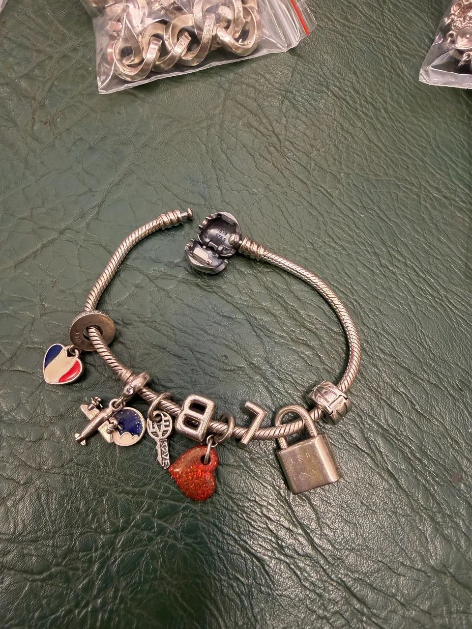Pulseira Pandora 7 pingentes 