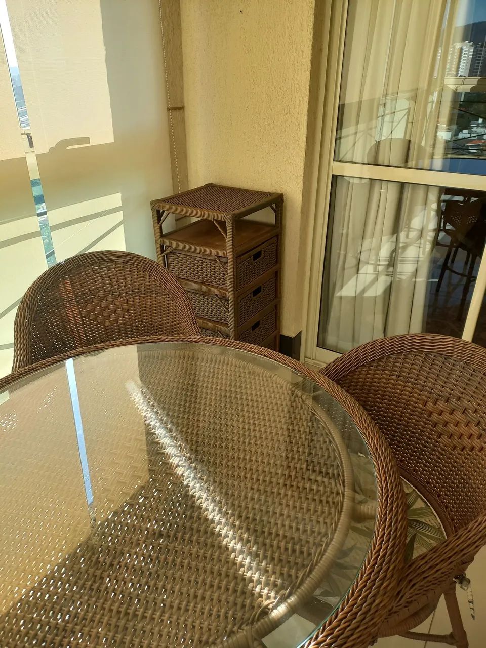 Mesa de vime com 4 cadeiras! - Foto 3
