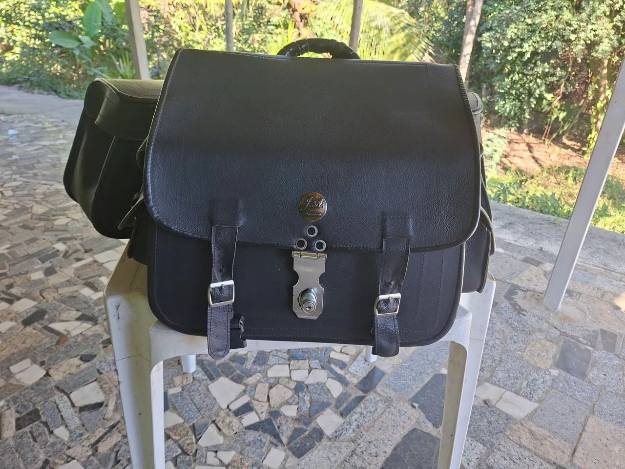 Vendo conjunto Alforges em couro para moto.