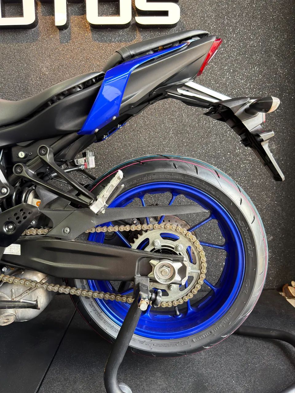 YAMAHA MT 07 - 2024 - Foto 4