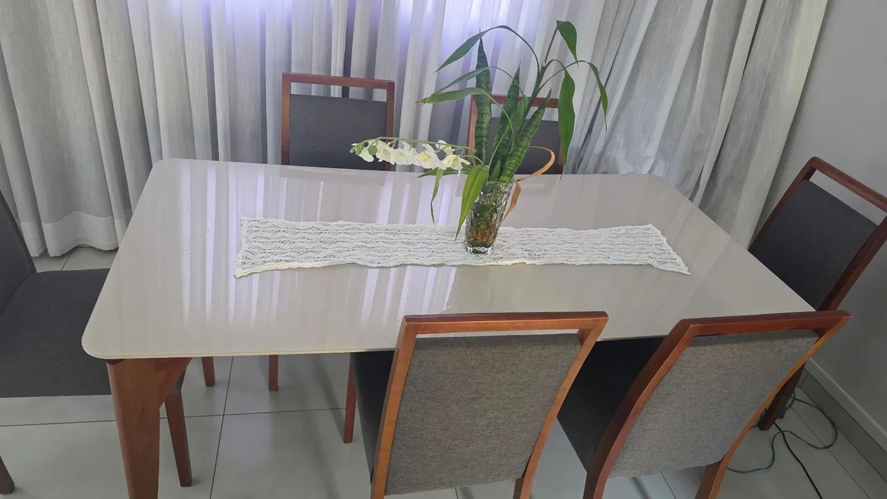 Mesa com tampa de vidro com 6 cadeiras  - Foto 2