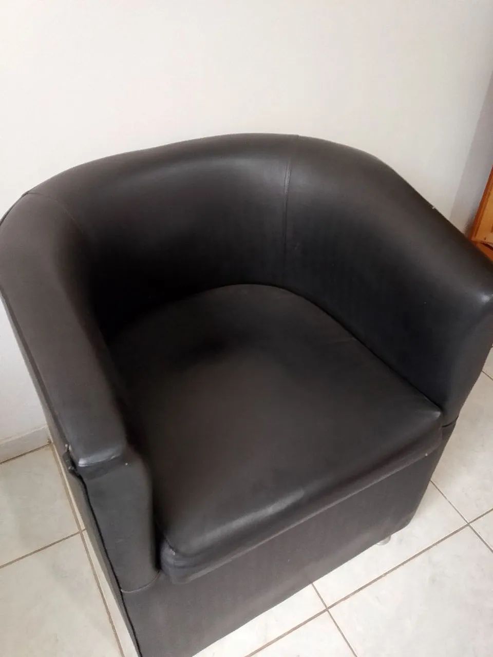 Poltrona preta de courino - Foto 3