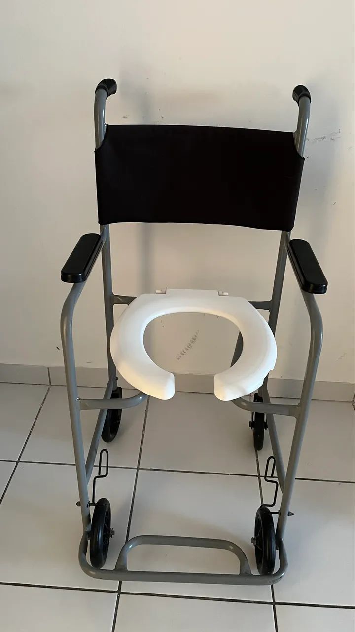 Cadeira de banho com rodinhas