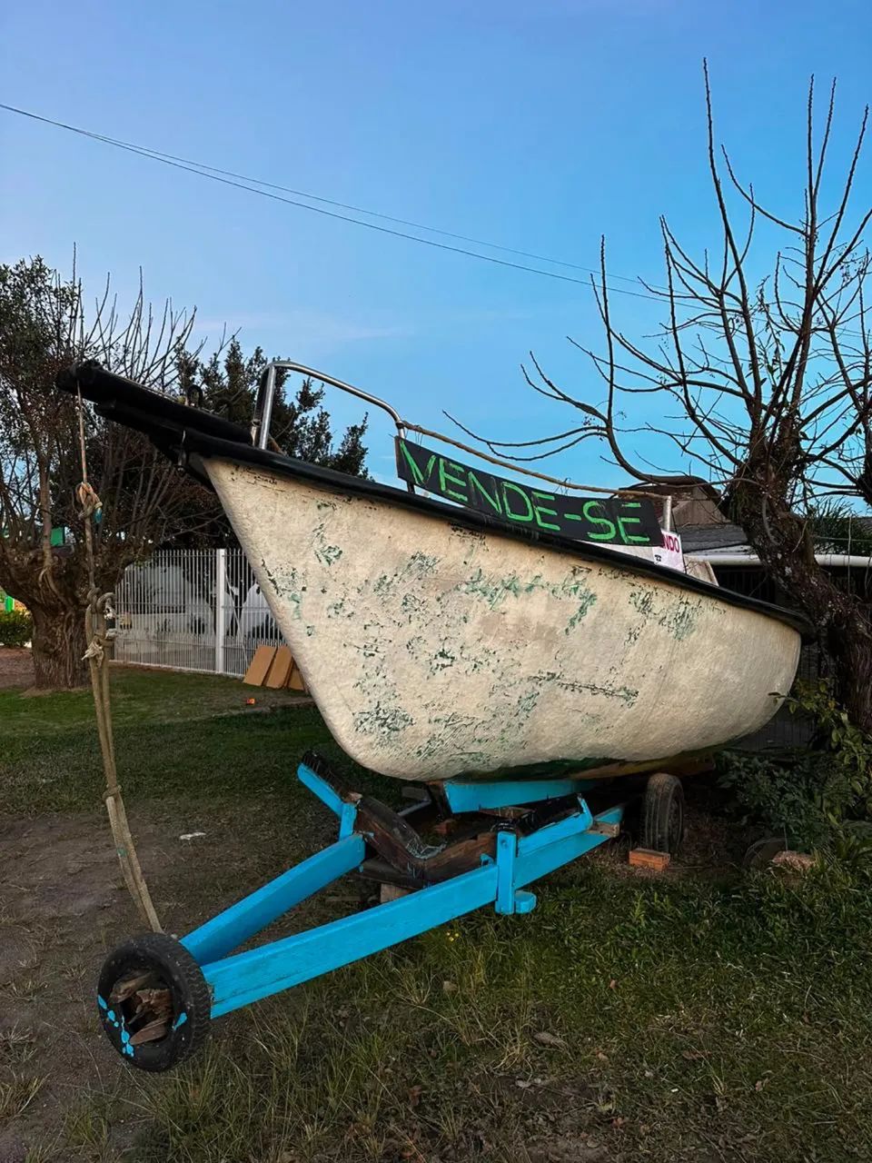 Vendo barco de fibra 