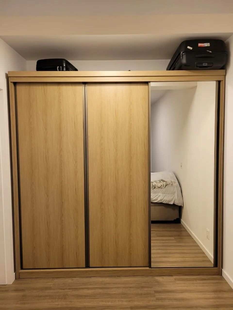 Armário de casal em MDF