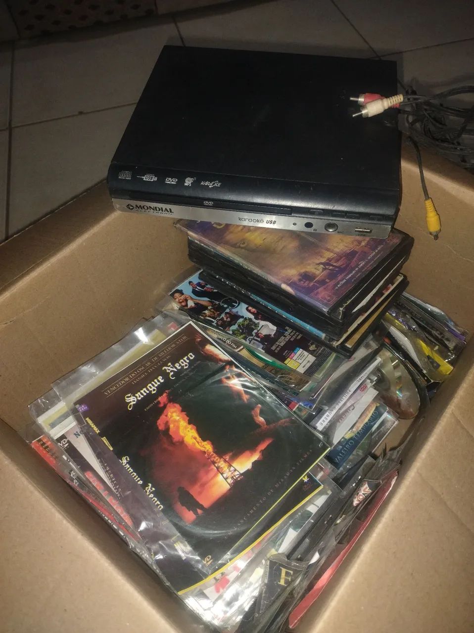 Aparelho DVD. Com mais de 200 filmes