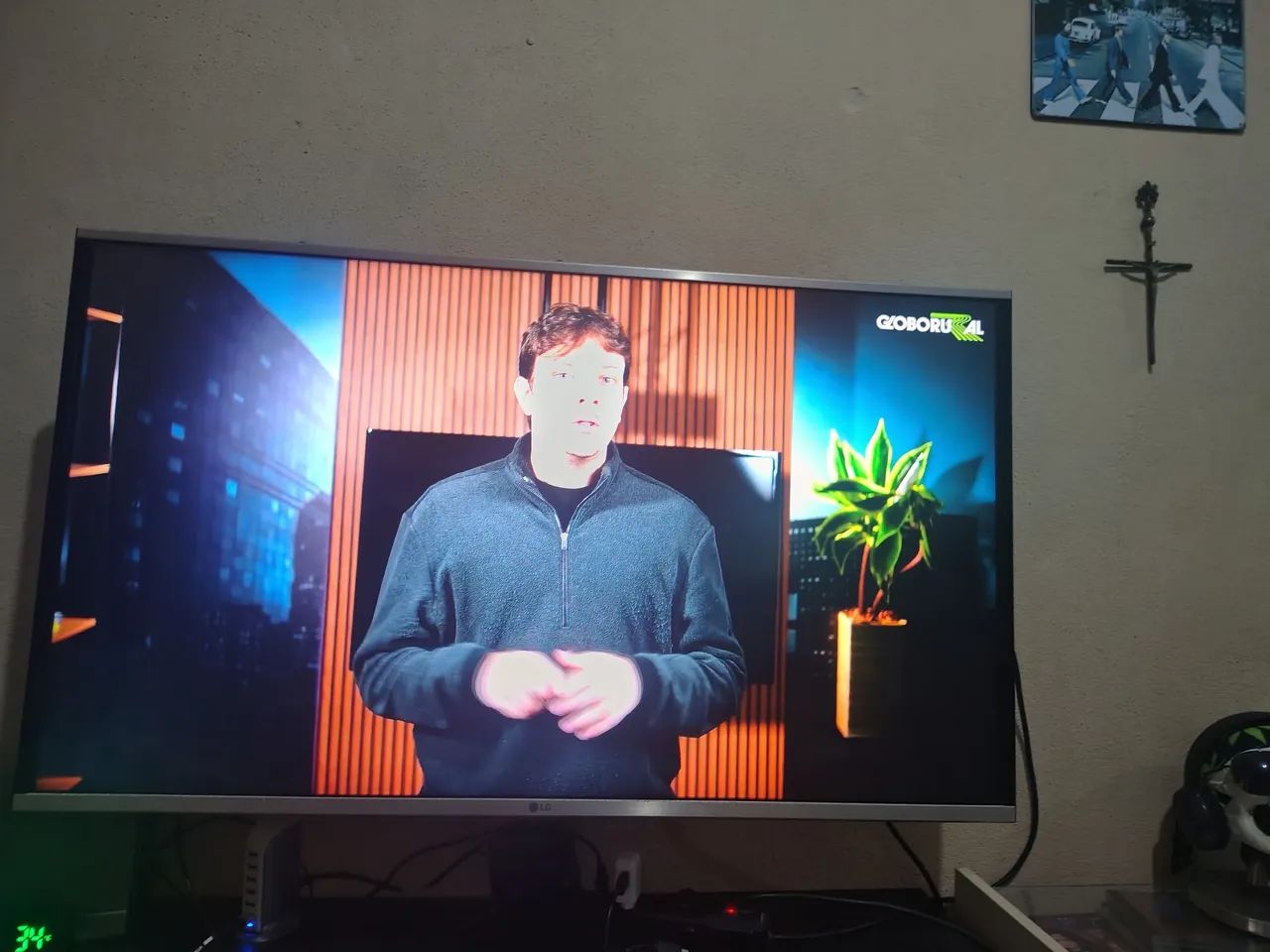 Tv 43 polegadas LCD LG modelo 43LF6350 funcionando 
