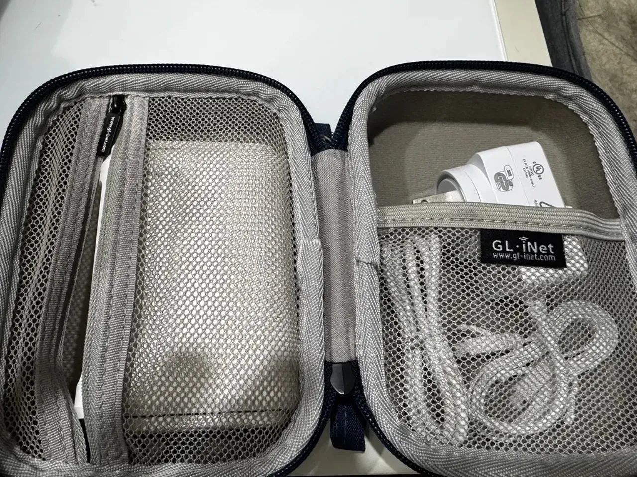 GL .INet Travel Router Roteador de Viagem Pequeno Portátil WiFi 6 Branco com Case Original - Foto 4