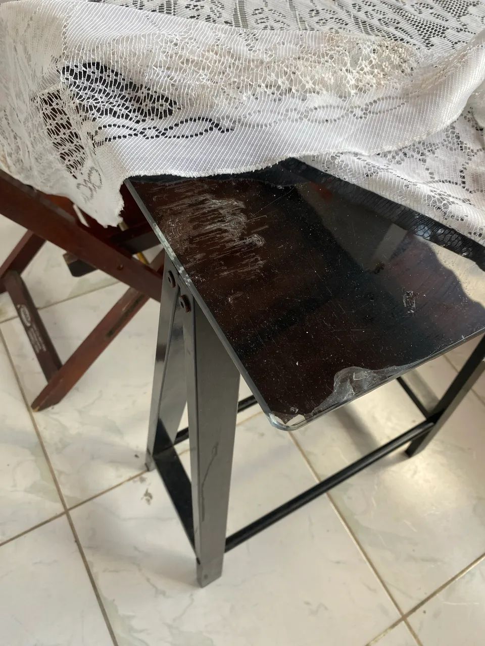 Mesa de vidro e pés de ferro  - Foto 2