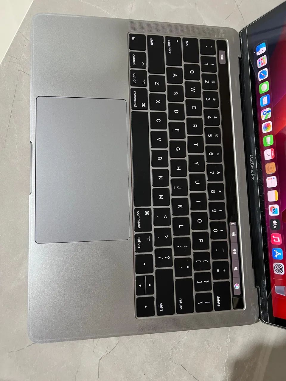 MacBook Pro 13 Touch Bar - Cinza Espacial - 8GB - 256GB SSD