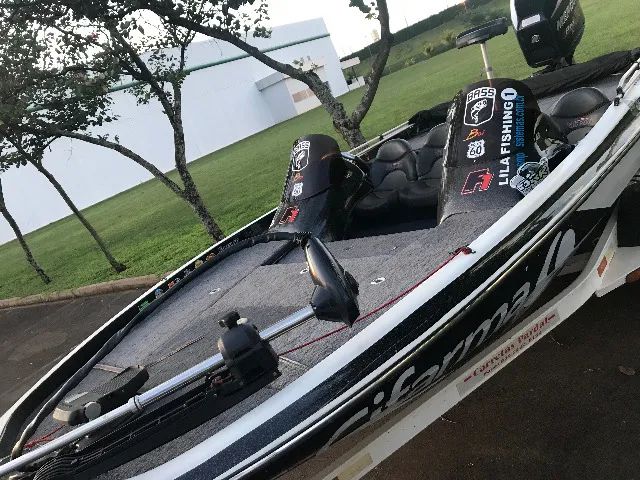 Lancha Bass Boat Mercury V6 250 proxs Medianeira