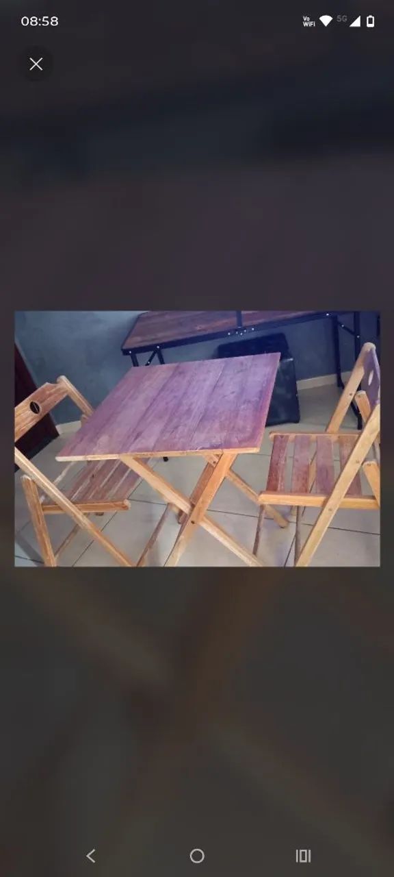 Vendo mesa dobrável com 2 cadeiras