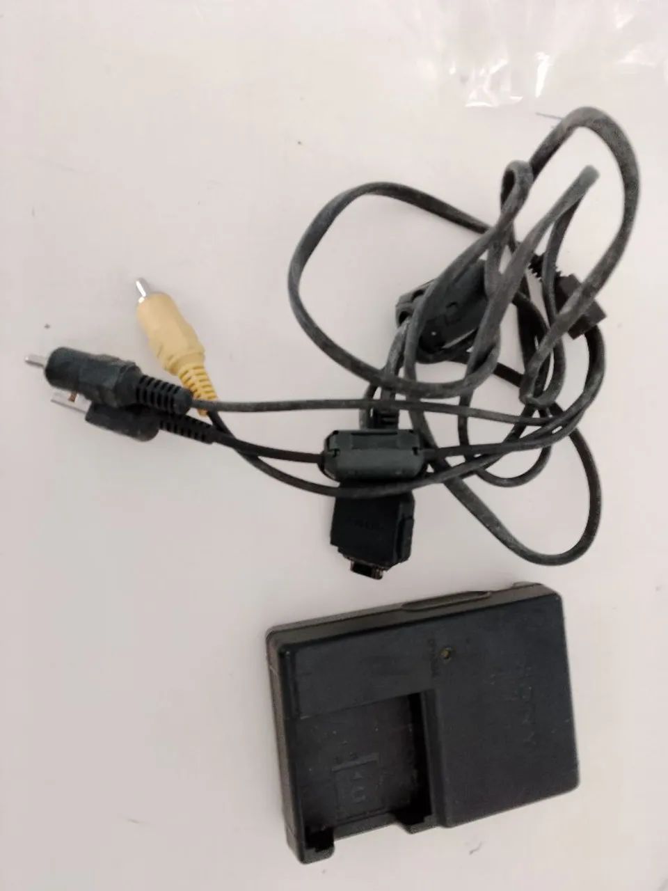 Carregador Sony e cabo 