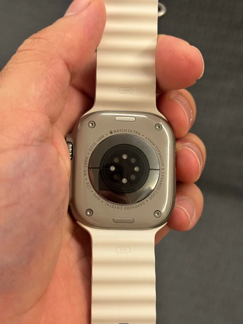 Apple Watch Ultra de titanium e cerâmica 49mm - Foto 3