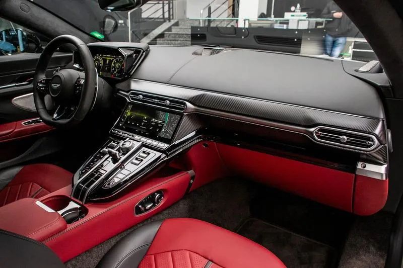 Aston Martin Vantage S Coupe 4.0 V8 680cv, foto 13 de 20