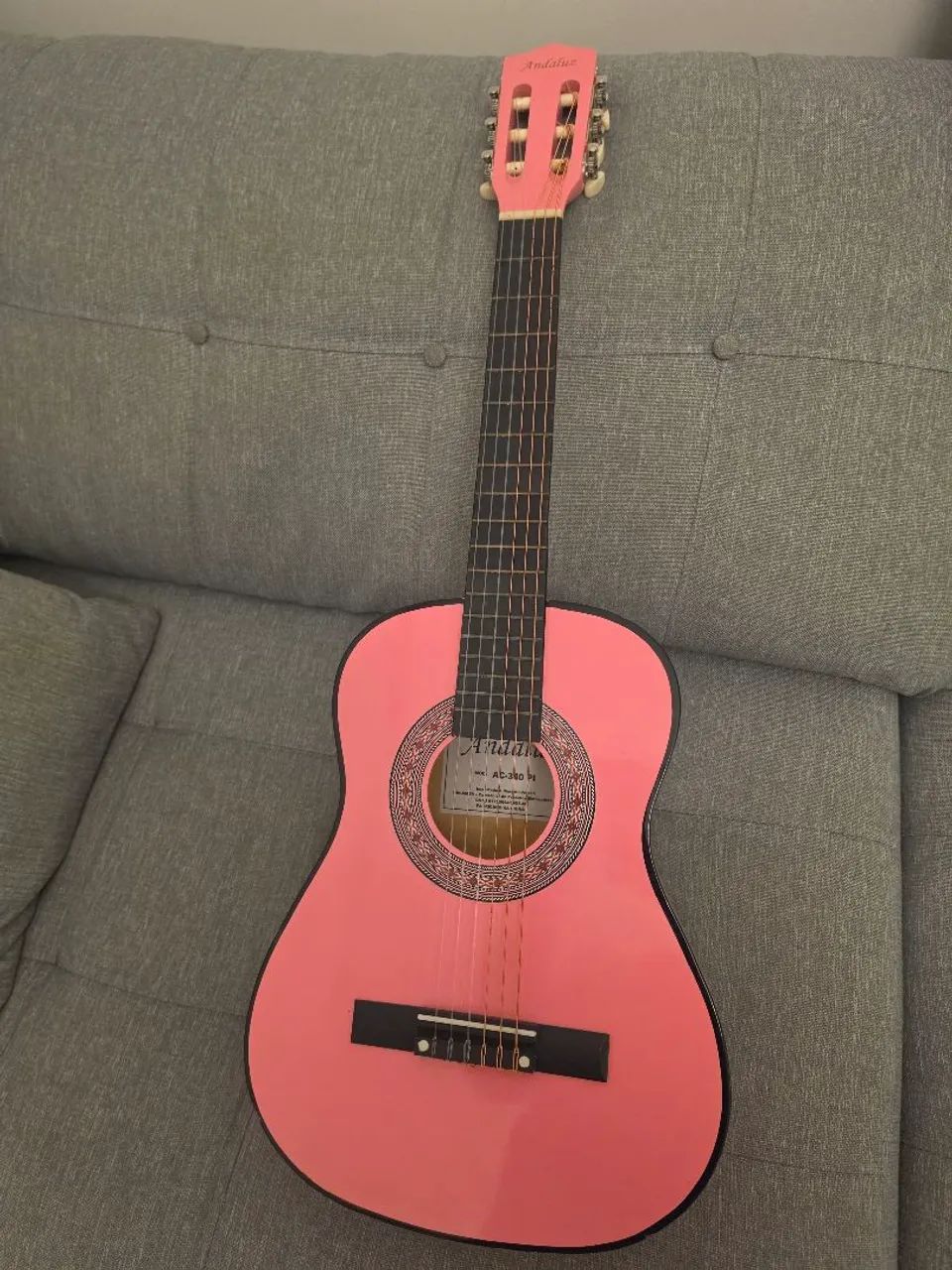 Vendo violão pouco usado