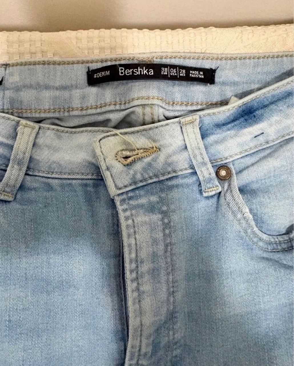 Calça jeans feminina BERSHKA - Foto 5