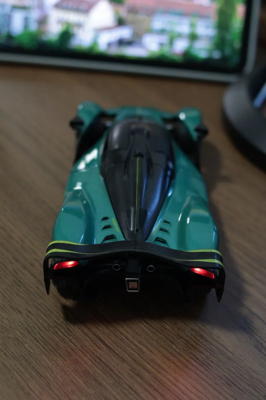 ASTON MARTIN VALKIRIE 1:24 - Foto 4