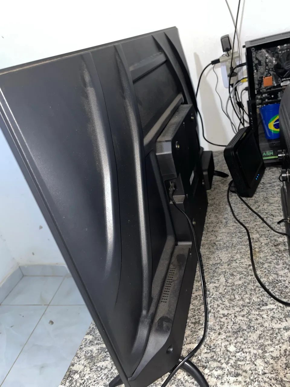 Vendo televisão Britânia roku, 40 polegadas - Foto 2