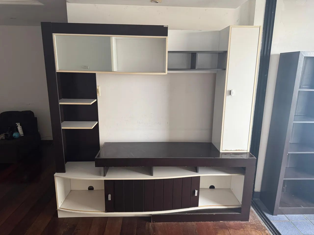Rack Marrom e Branco - Madeira 
