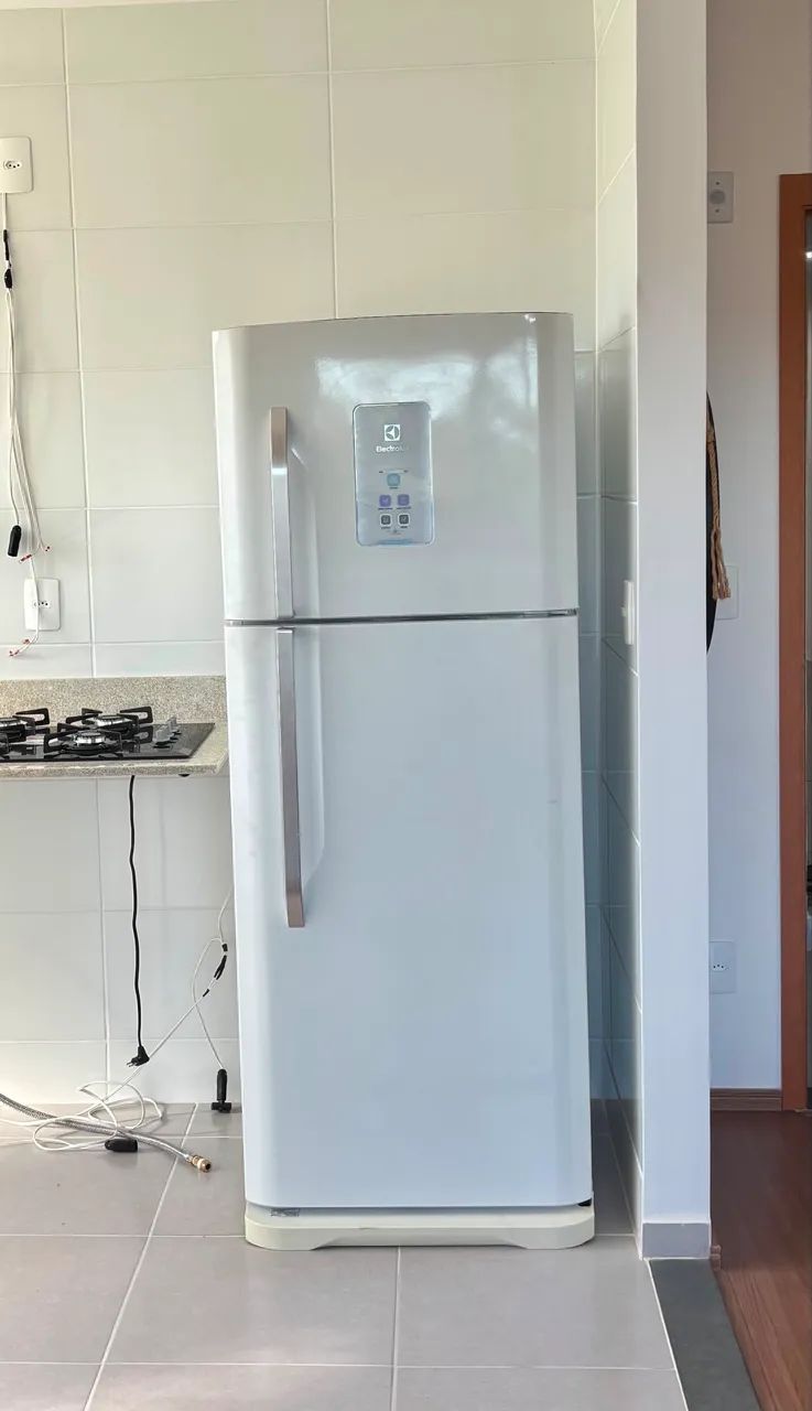 Geladeira Eletroluz 