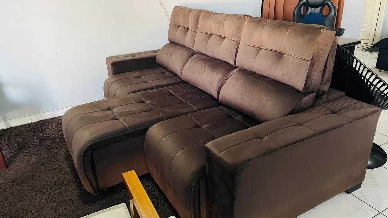 Sofá retratil e reclinável marrom grande 