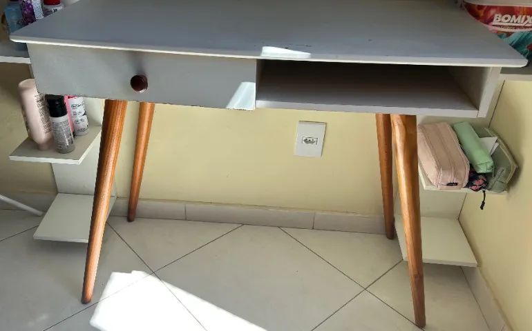 Mesa simples com gaveta - Foto 2