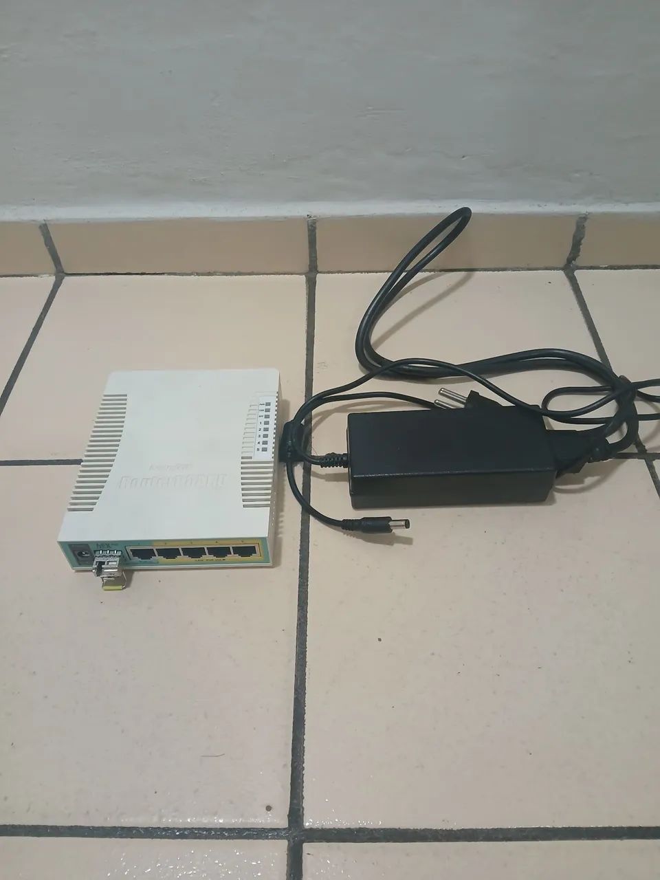 Mikrotik 5 portas RB960PGS com gbic - Foto 2