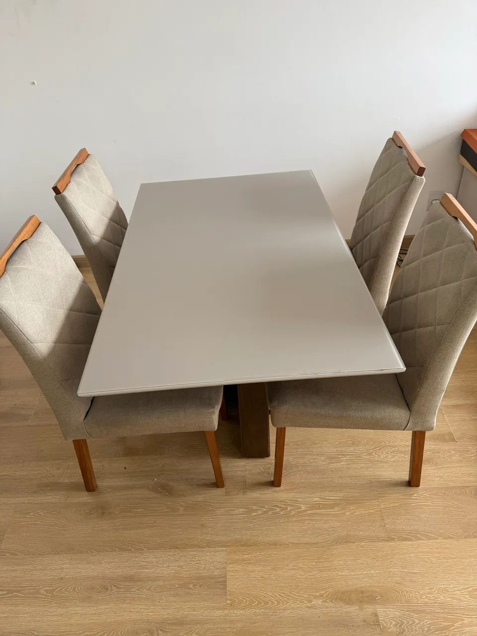 Mesa e 4 cadeiras 