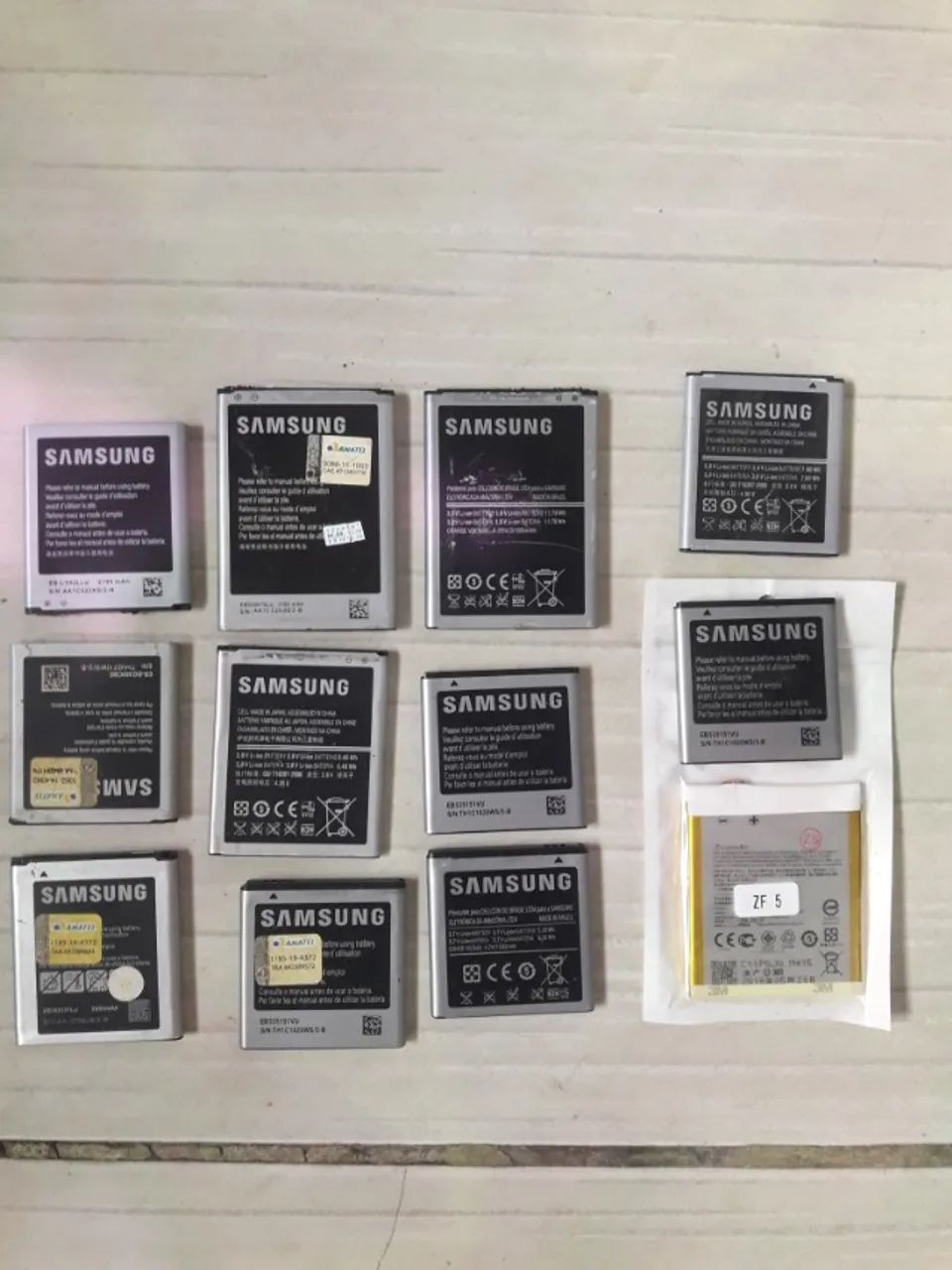 lote com 12 baterias para celular diversos 
