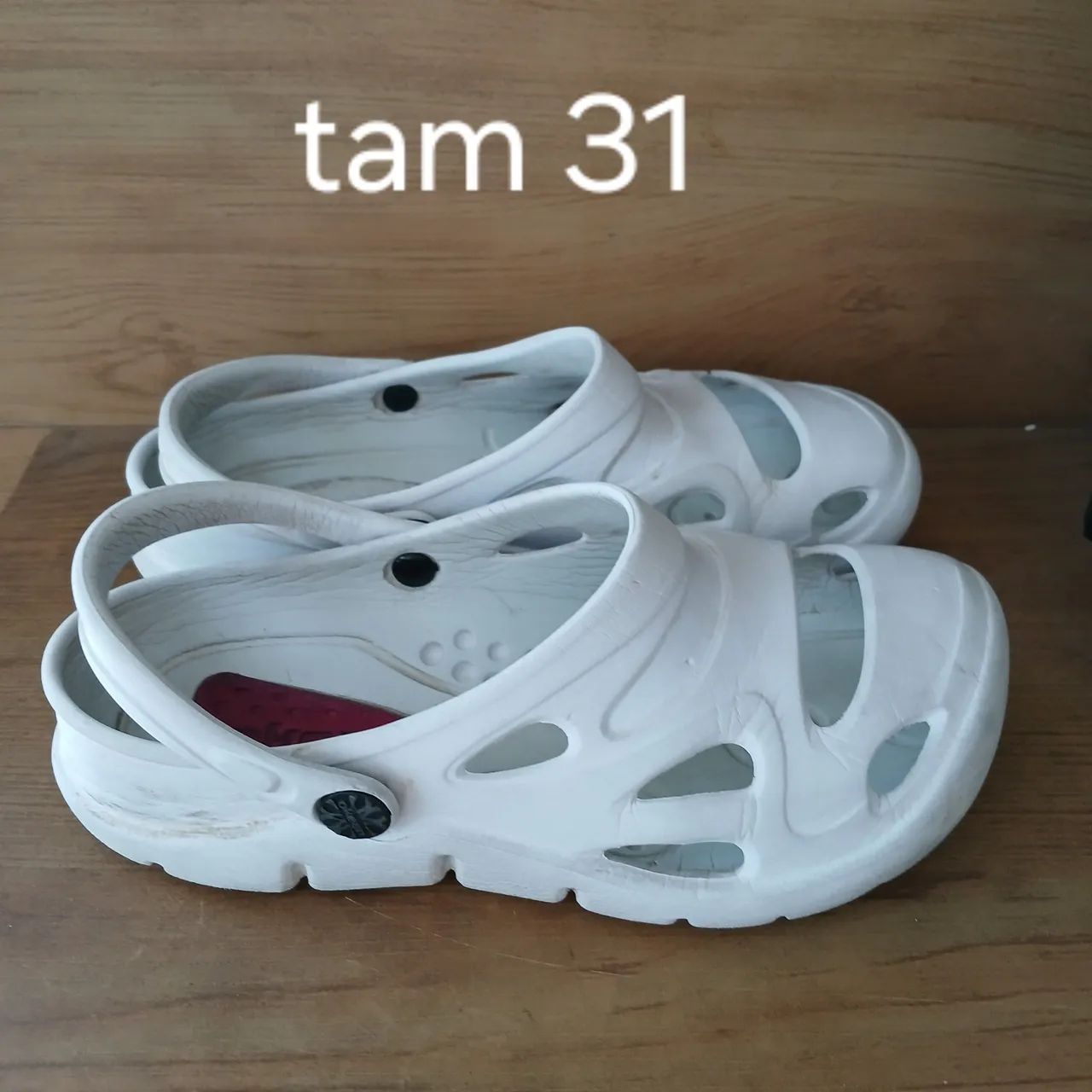 Sandália e crocs tam 31 - Foto 3