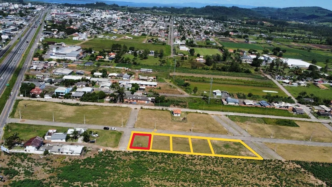 TERRENO DE ESQUINA EM LOTEAMENTO PLANEJADO PRÓXIMO AO CENTRO DE SOMBRIO