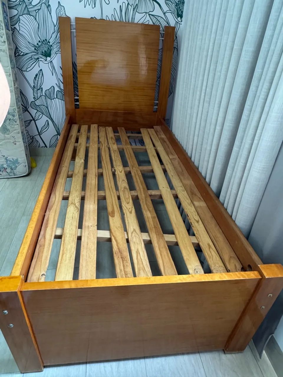 Cama de solteiro de madeira + colchão, pronta para uso.  - Foto 4