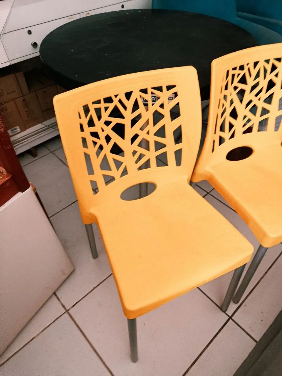 Mesa com duas cadeiras  - Foto 2
