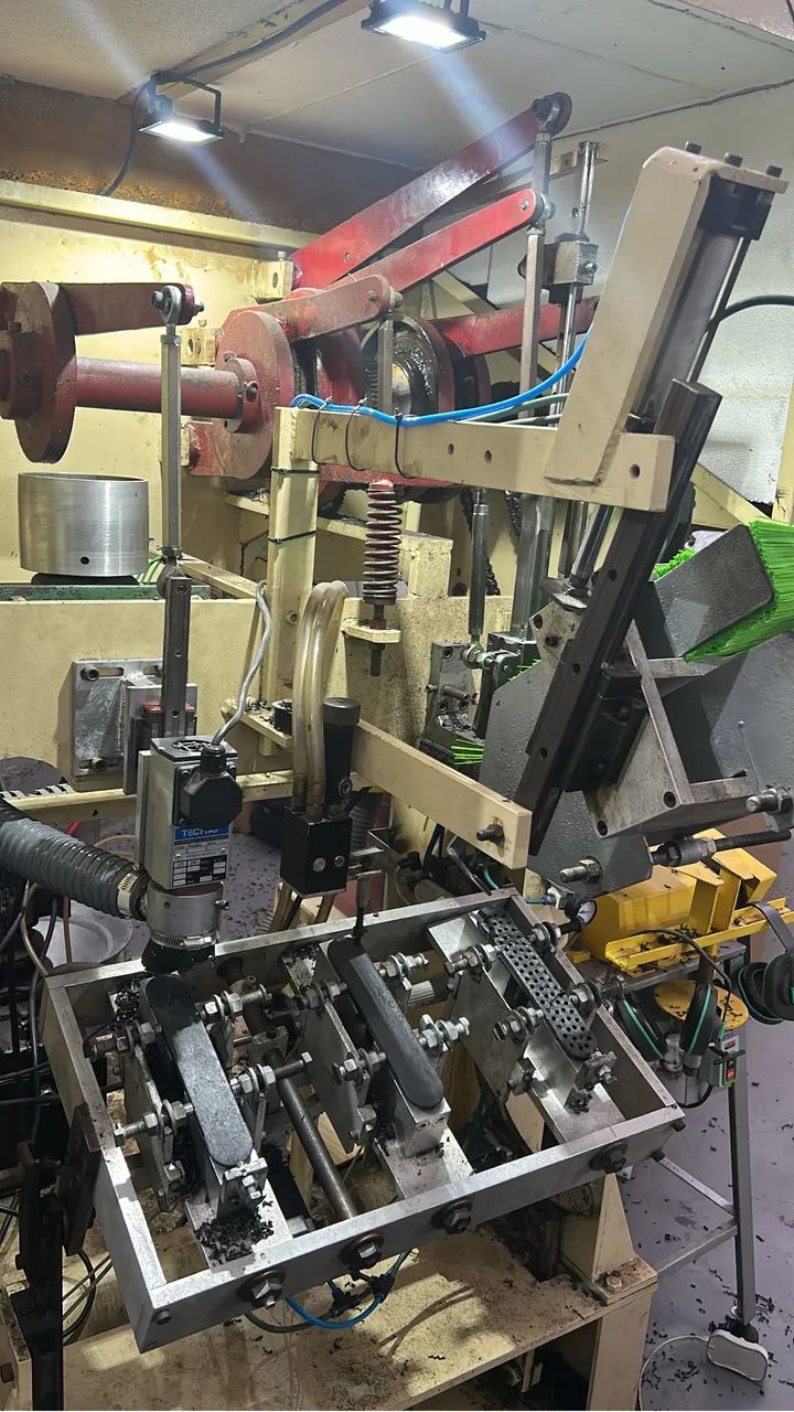 Vendo máquina para fábrica vassouras  - Foto 4