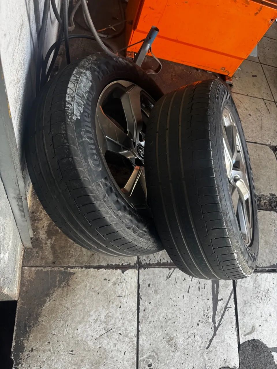 Pneu 225/60/18 - Peças para carros, vans e utilitários - Setor