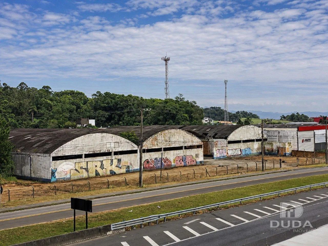 GALPÃO NA BR COM 2.400 M²
