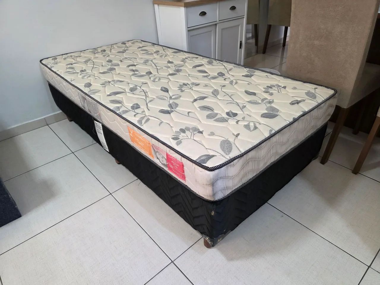 Cama box + colchão solteiro | Conservada | Contagem -MG
