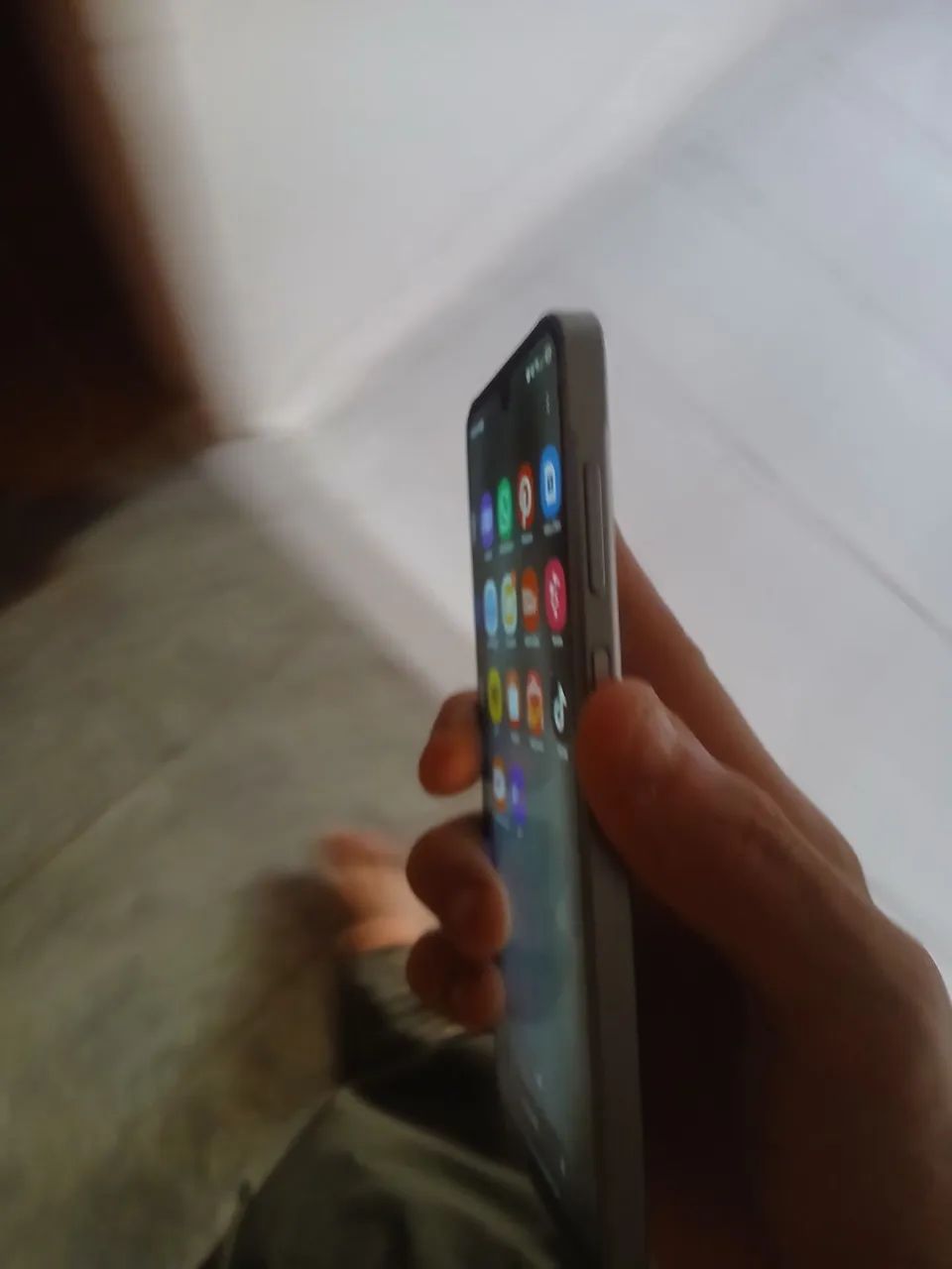 Troco esse celular por um mais simples e 150 de volta - Foto 2