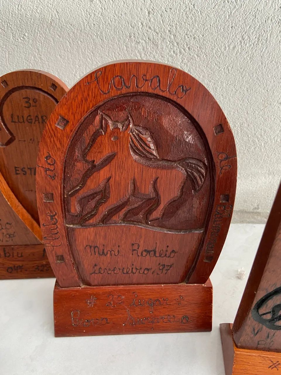 Lote 4 trofeus cavalo antigos  - Foto 5