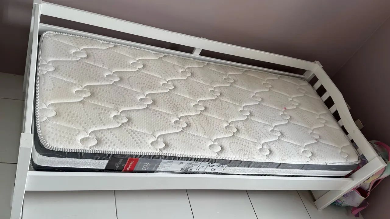 Cama solteiro em madeira maciça + colchão  - Foto 2