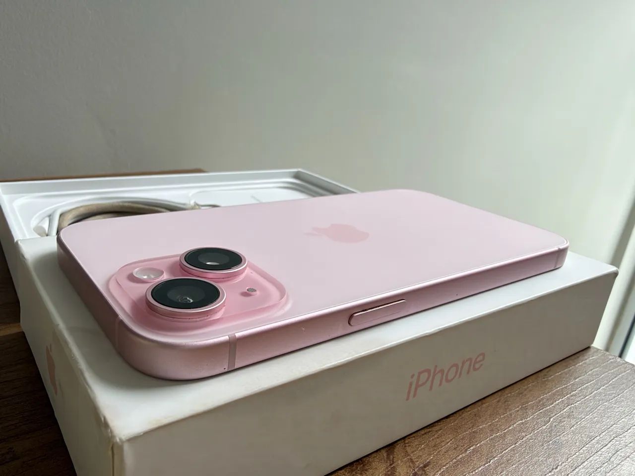 iPhone 15 rosa 256gb com cabo original - Foto 2