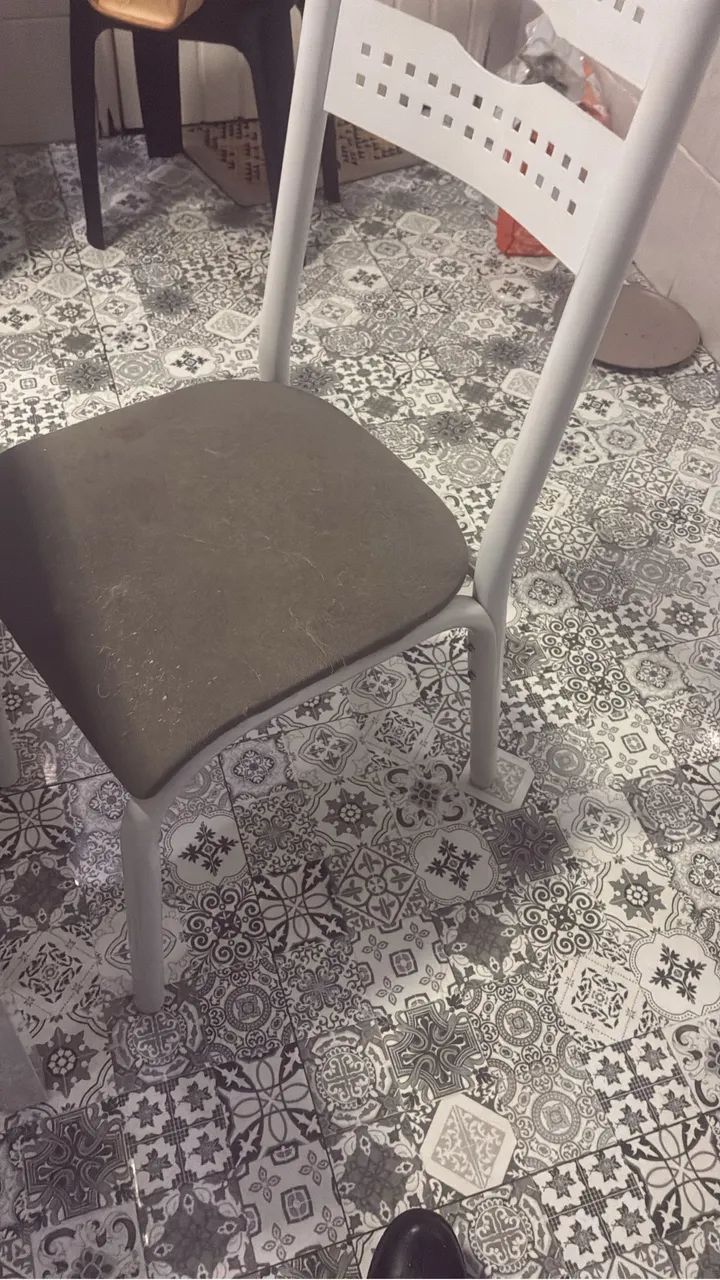 Mesa branca de vidro leitoso com 6 cadeiras - Foto 3